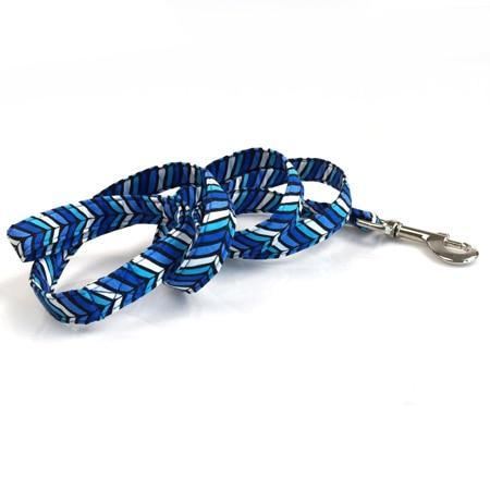 de blauwe leave-mode huisdierenset met halsband en riem