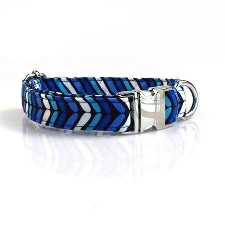 de blauwe leave-mode huisdierenset met halsband en riem