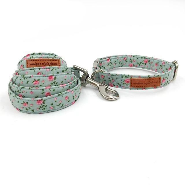 de bloemenmode huisdierenset van halsband en riem