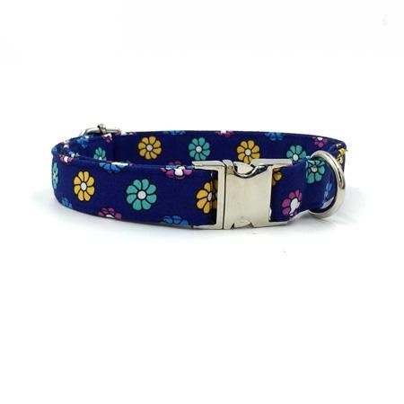 de flower power fashion huisdierenset van halsband en riem