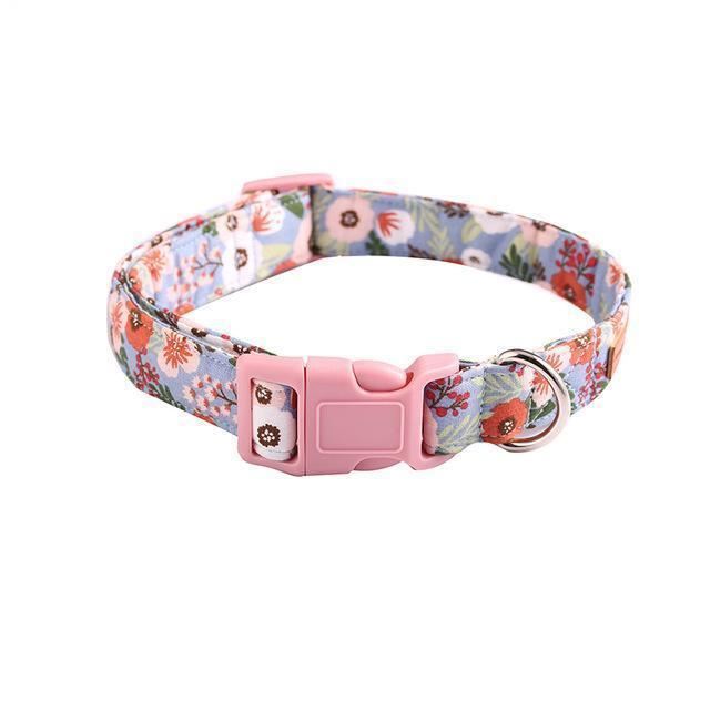 de roze bloemenmode huisdierenset van halsband en riem