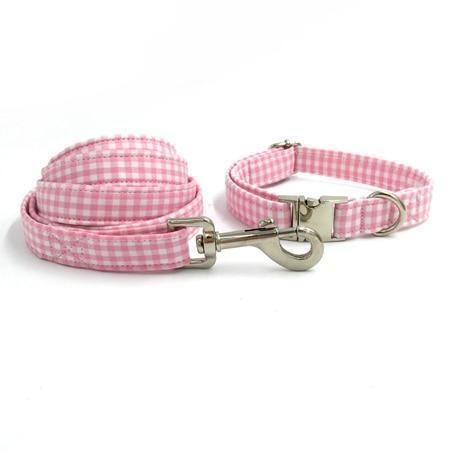 de roze modieuze huisdierenset met halsband en riem