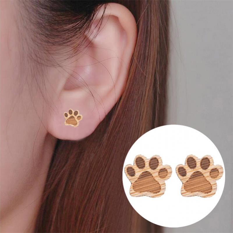 paw stud oorbellen