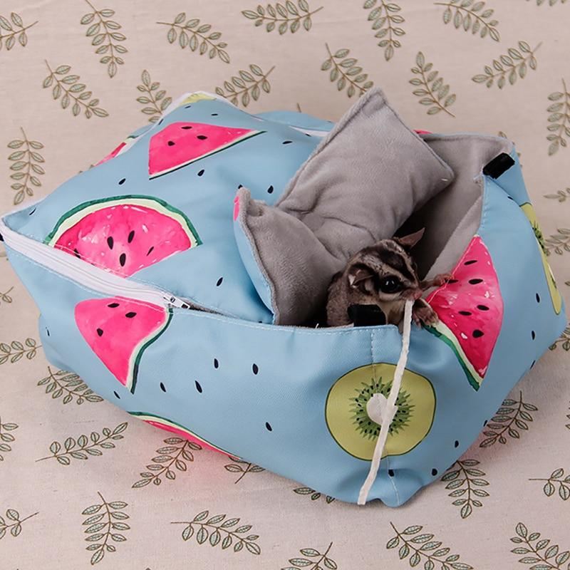 schattig hamsterbed met fruitprint