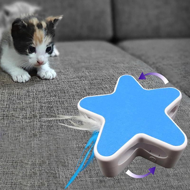 slimme elektrische kat plaagt speelgoed